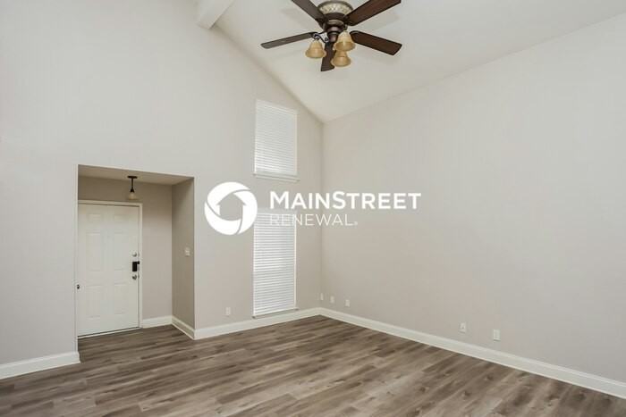 7520 Mayfair Cir - Photo 4 of 17