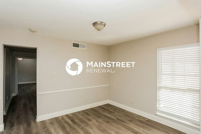 7520 Mayfair Cir - Photo 6 of 17