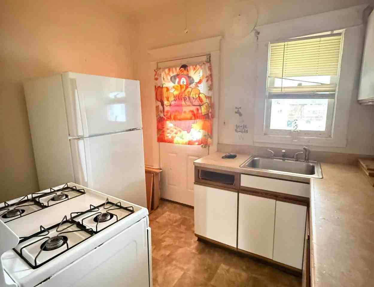 1212 Queen Ave #1 - Photo 7 of 22