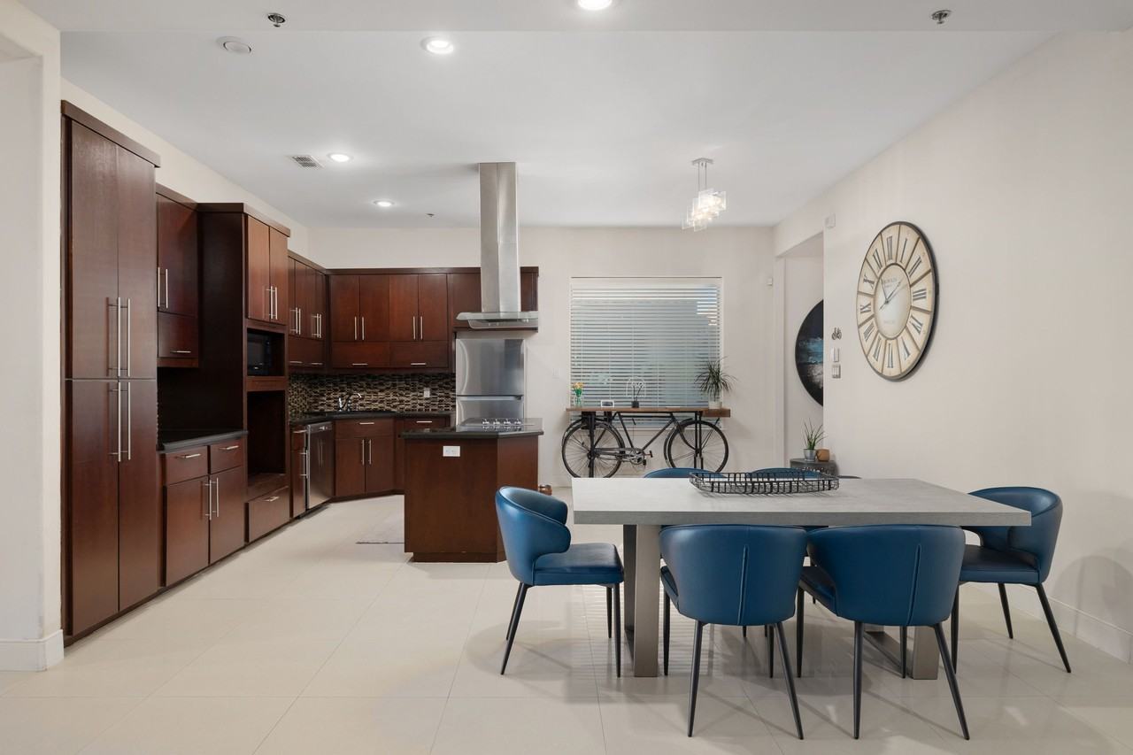 1304 E Pineridge Ave #B - Photo 3 of 11