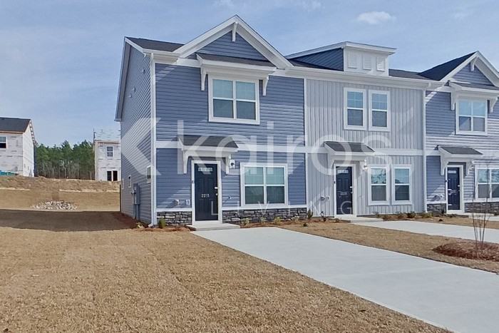 2215 Banyon Cir - Photo 2 of 25