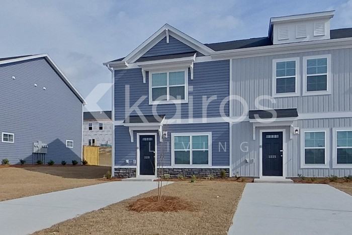 2215 Banyon Cir - Photo 4 of 25