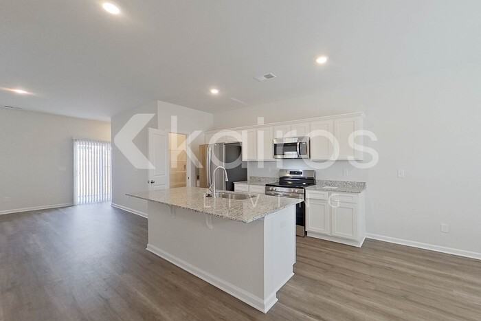 2215 Banyon Cir - Photo 7 of 25