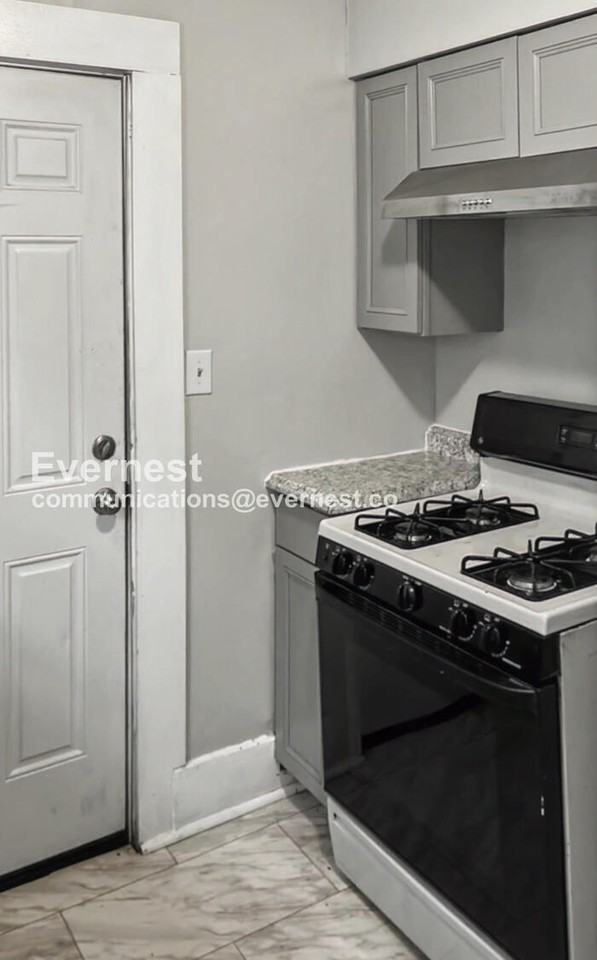 1093 Georgia Ave - Photo 2 of 25