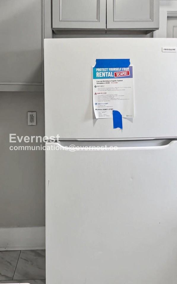 1093 Georgia Ave - Photo 3 of 25