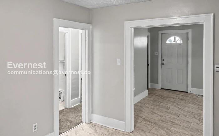 1093 Georgia Ave - Photo 5 of 25