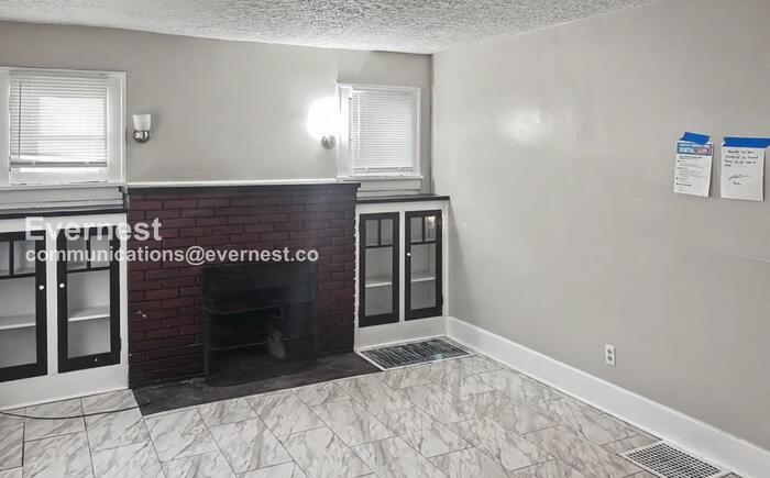 1093 Georgia Ave - Photo 6 of 25