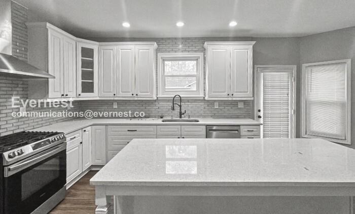 4950 Saddle Bridge Ln - Photo 4 of 39