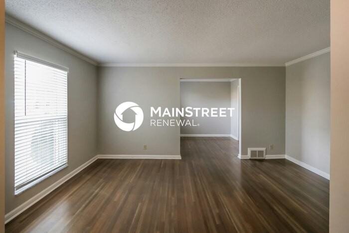 4931 Darlington Dr - Photo 4 of 17