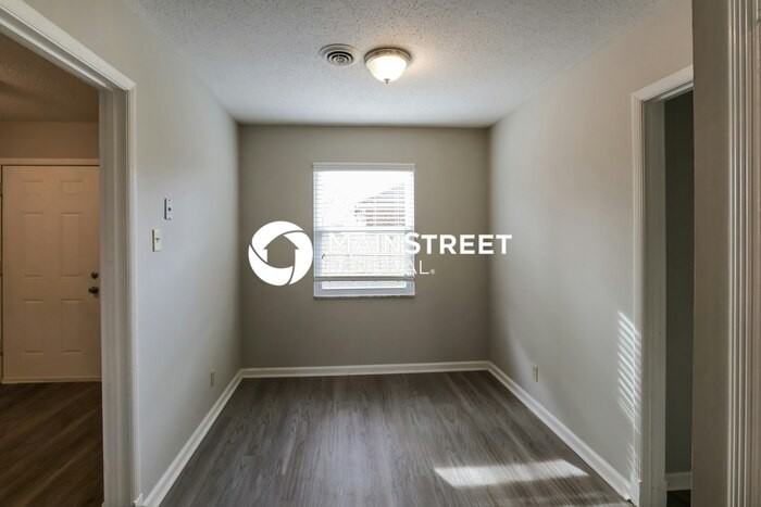 4931 Darlington Dr - Photo 7 of 17