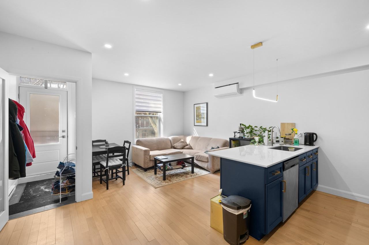 4313 Rue Parthenais - Photo 2 of 8