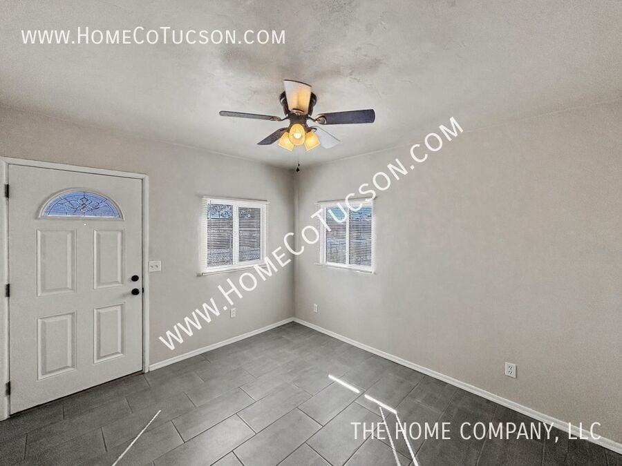 1051 S 4th Ave #B - Photo 4 of 14