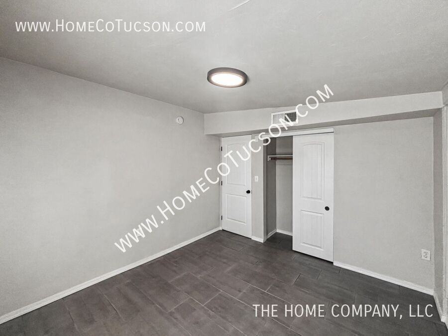 1051 S 4th Ave #B - Photo 7 of 14