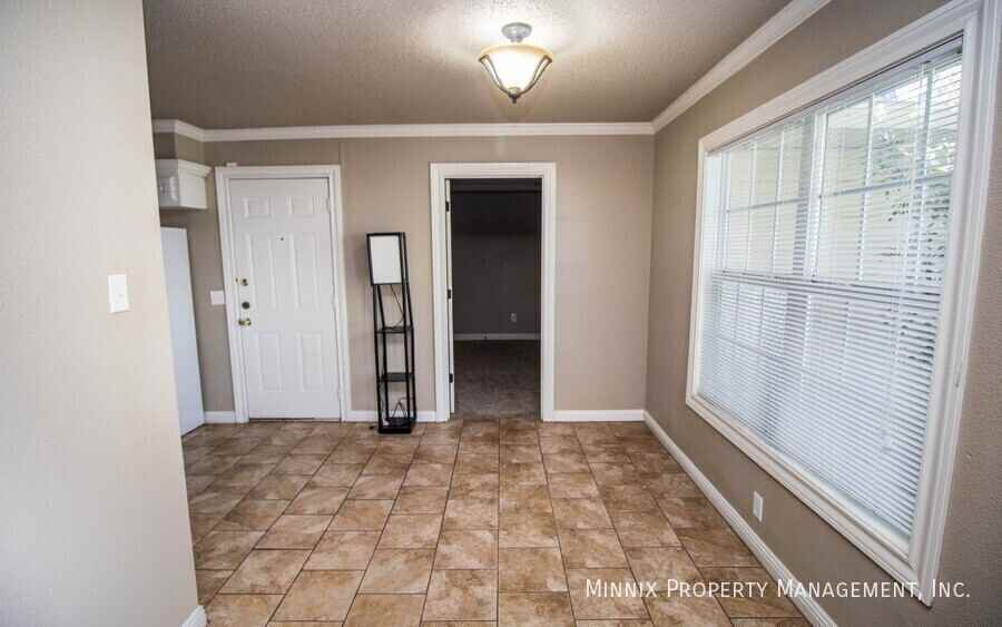 4303 43rd St - Photo 7 of 32