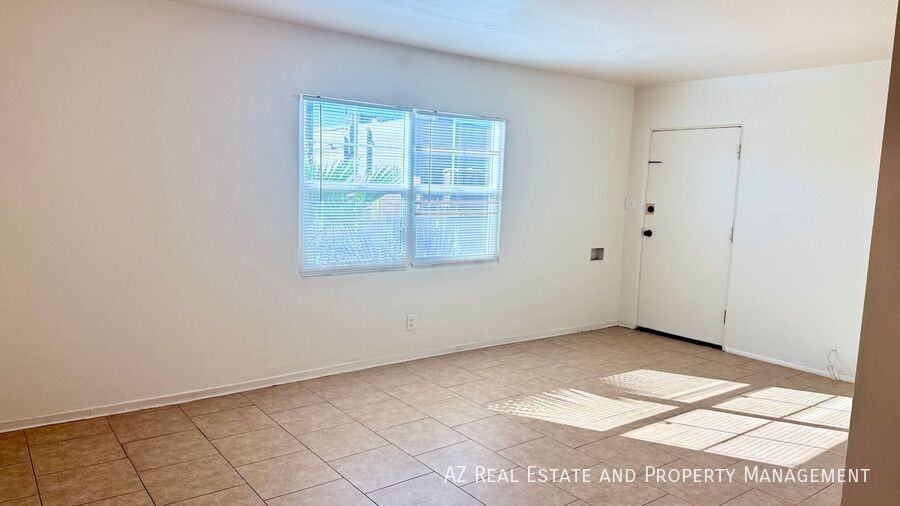 1509 N 15th Ave #1509 - Photo 4 of 15