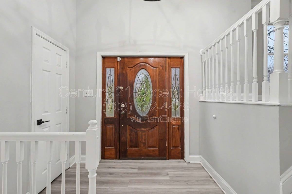 1012 Aquia Dr - Photo 3 of 10