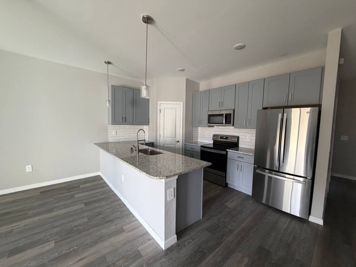 2317 Ne 15th Ln - Photo 2 of 10