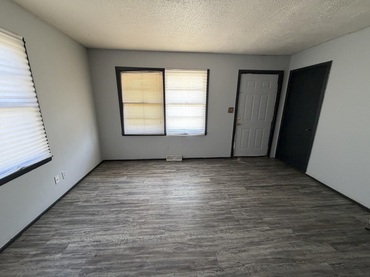 811 E Madison St - Photo 7 of 15