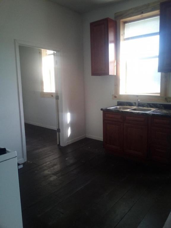 118 E Railroad St #8 - Photo 4 of 8