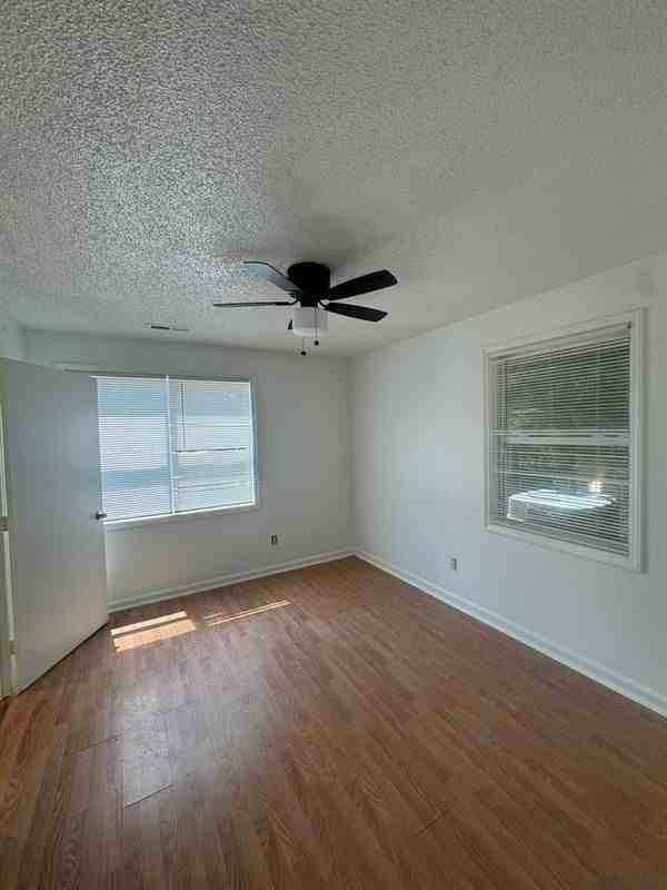 1120 Carlton Ave - Photo 3 of 5