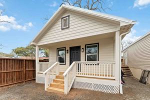 featured image of 1121 Edgewood Dr