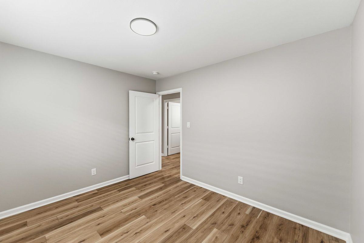 1121 Edgewood Dr - Photo 3 of 6