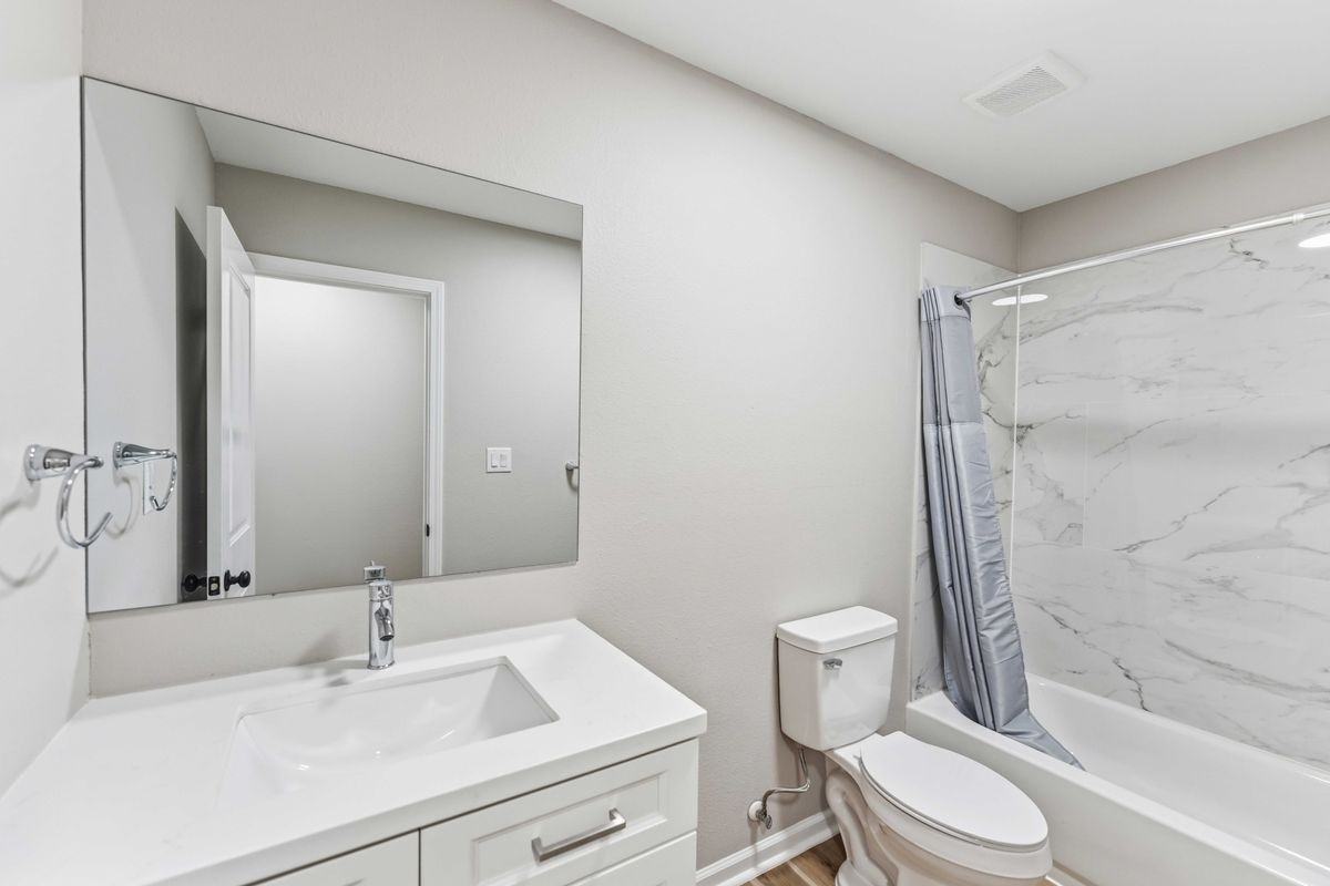 1121 Edgewood Dr - Photo 5 of 6