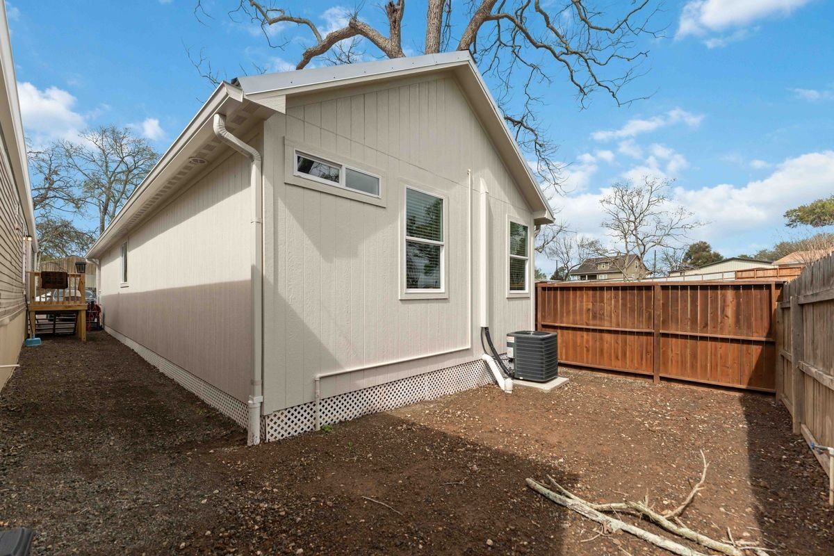 1121 Edgewood Dr - Photo 6 of 6