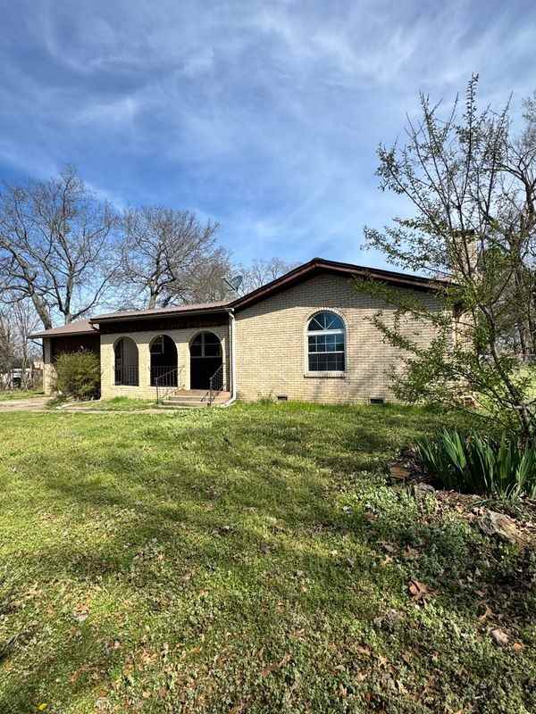 607 Lehigh Ave - Photo 2 of 20