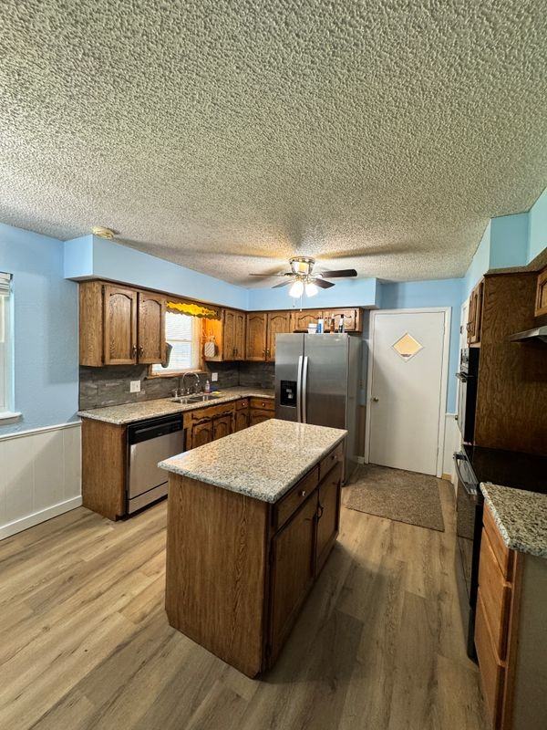 607 Lehigh Ave - Photo 7 of 20