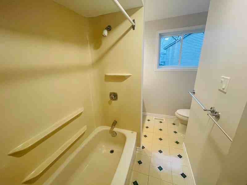 7922 Decarie Drive - Photo 5 of 13