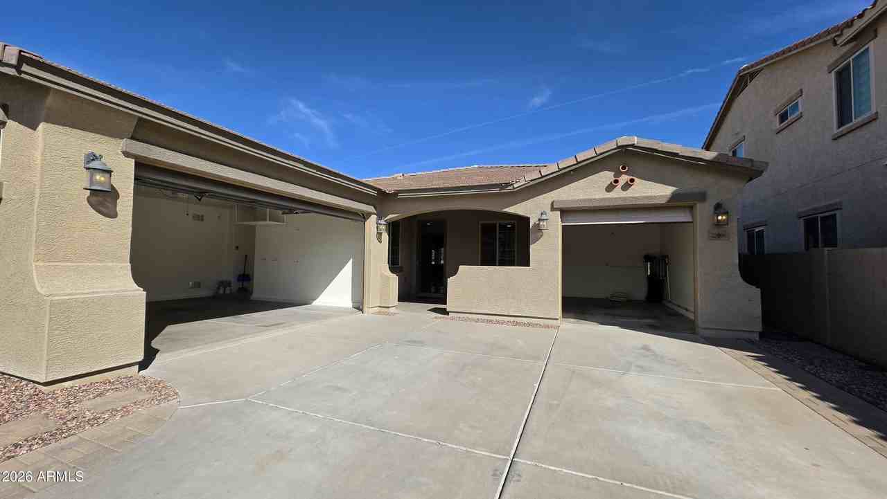 42596 W Cheyenne Dr - Photo 2 of 33