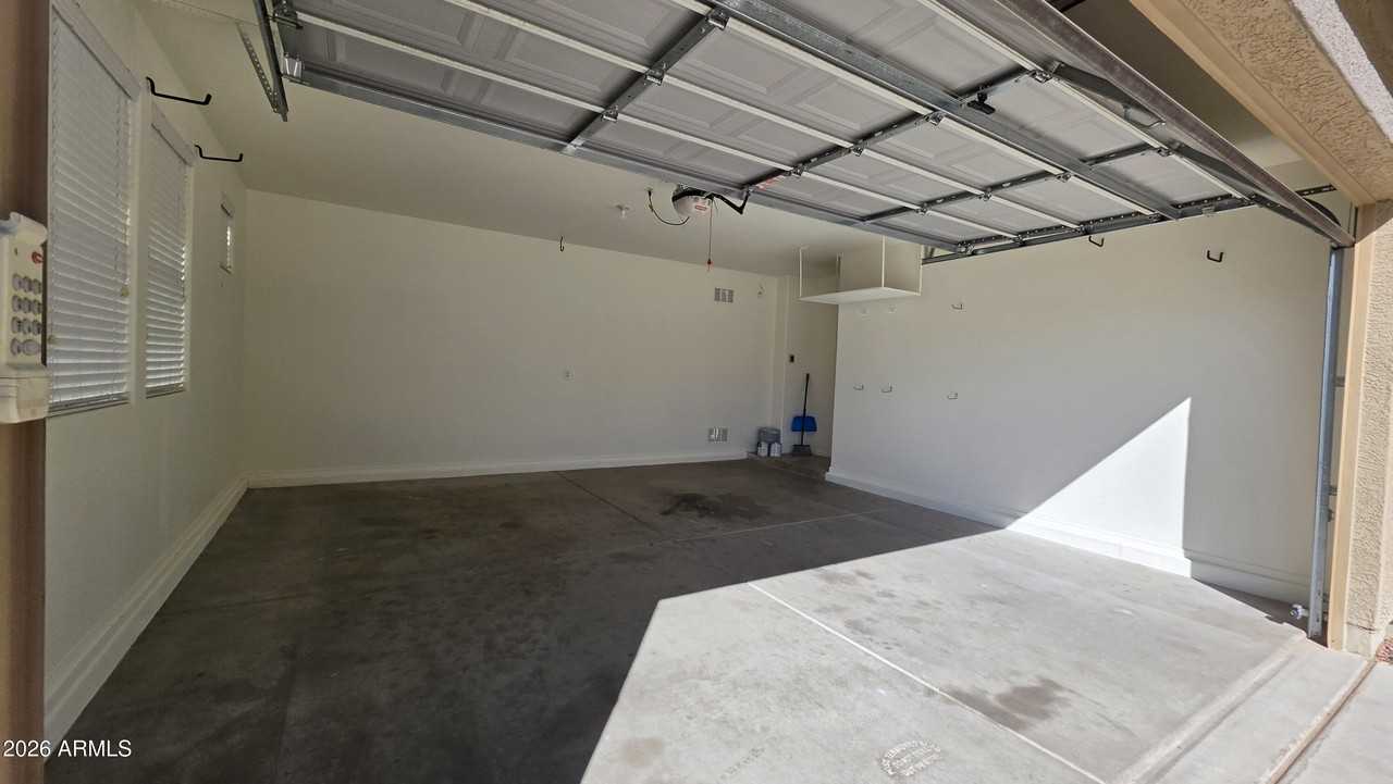 42596 W Cheyenne Dr - Photo 3 of 33