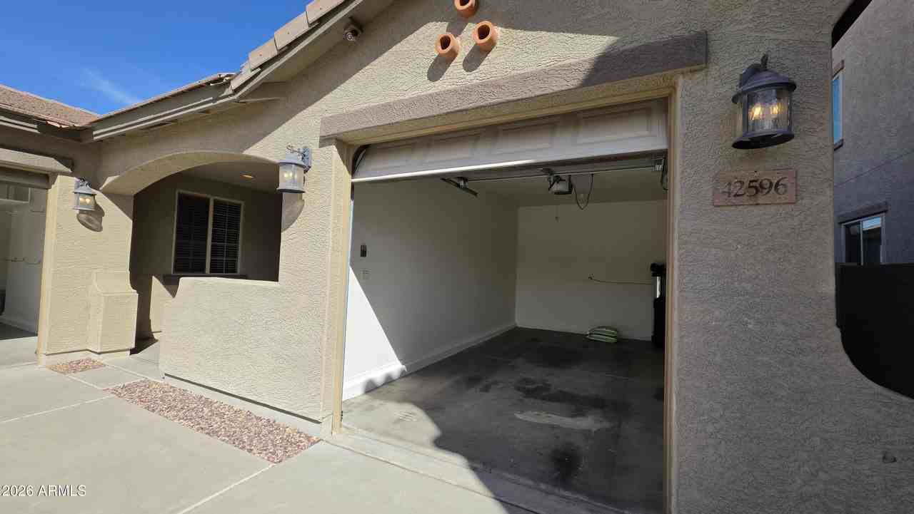 42596 W Cheyenne Dr - Photo 4 of 33