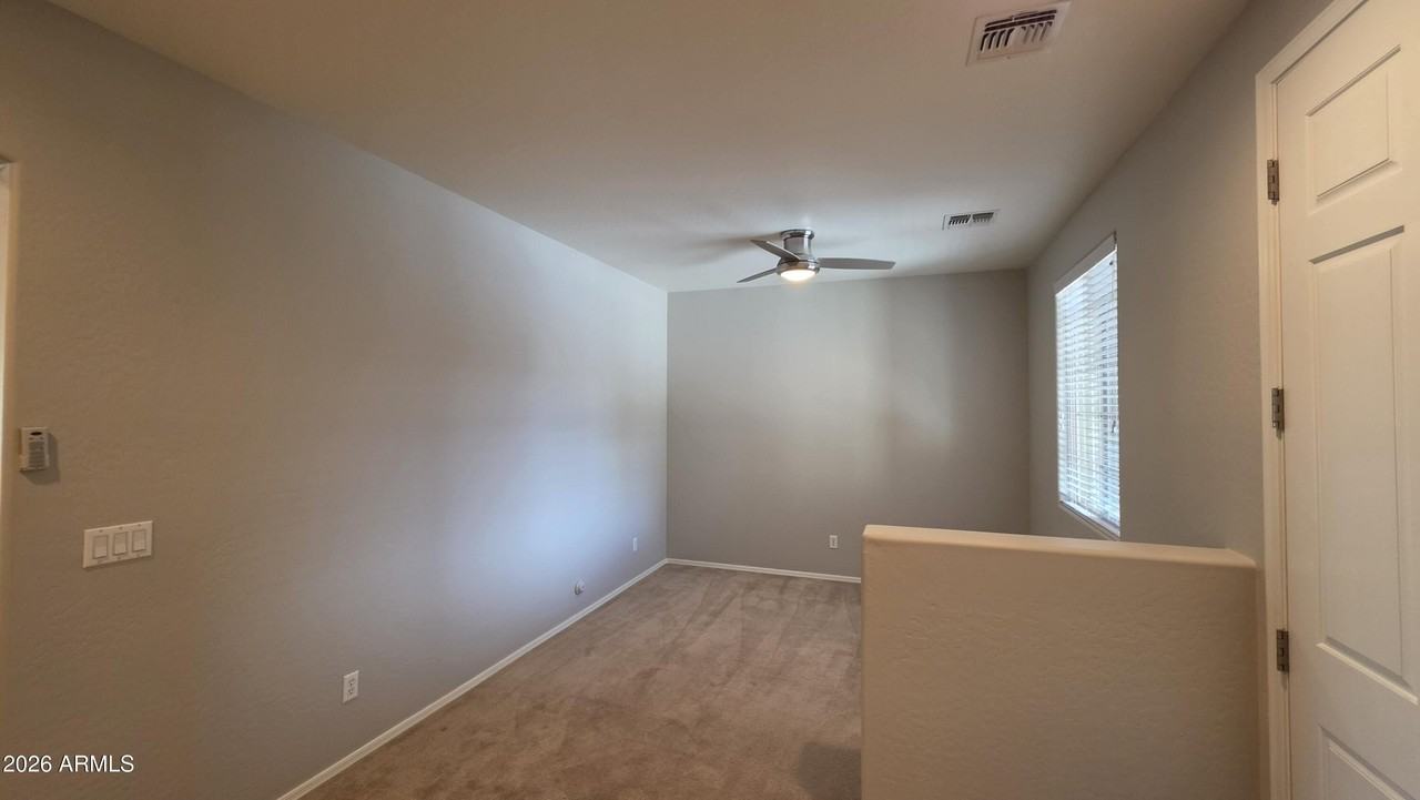 42596 W Cheyenne Dr - Photo 7 of 33