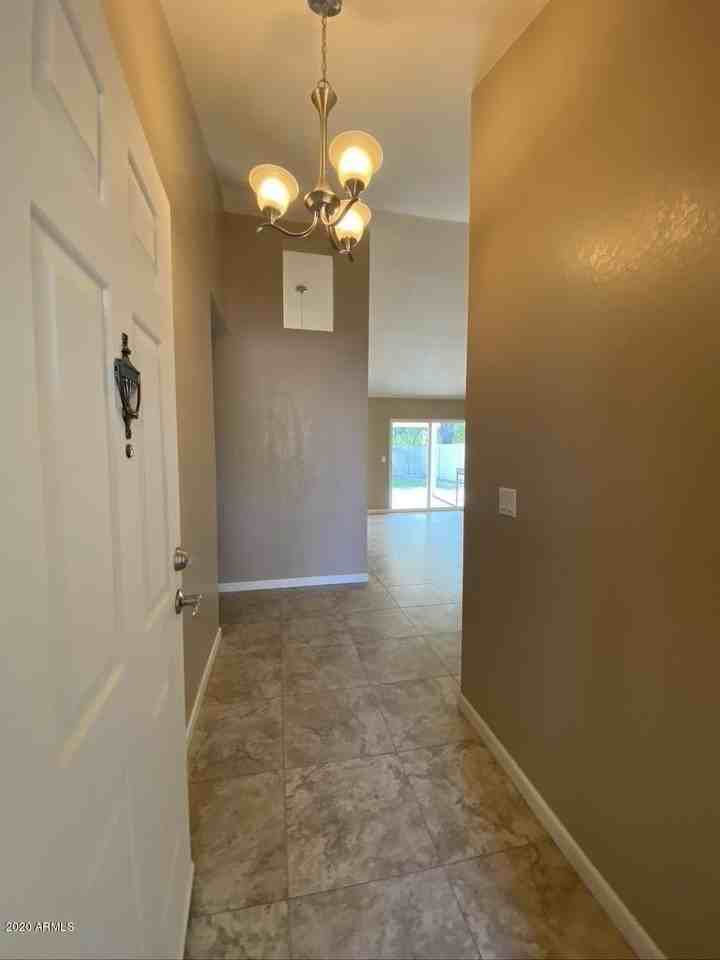 607 W Rosemonte Dr - Photo 3 of 16