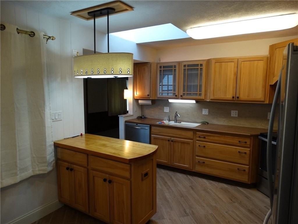 146 Cutler Ave - Photo 6 of 12