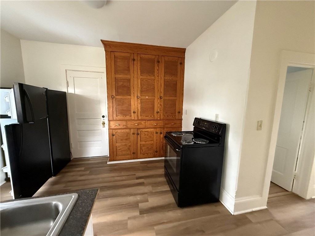 154 Thacher St - Photo 4 of 10