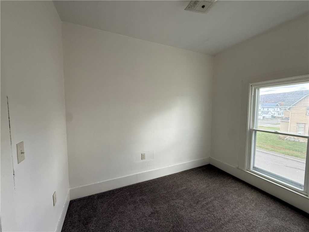 154 Thacher St - Photo 7 of 10