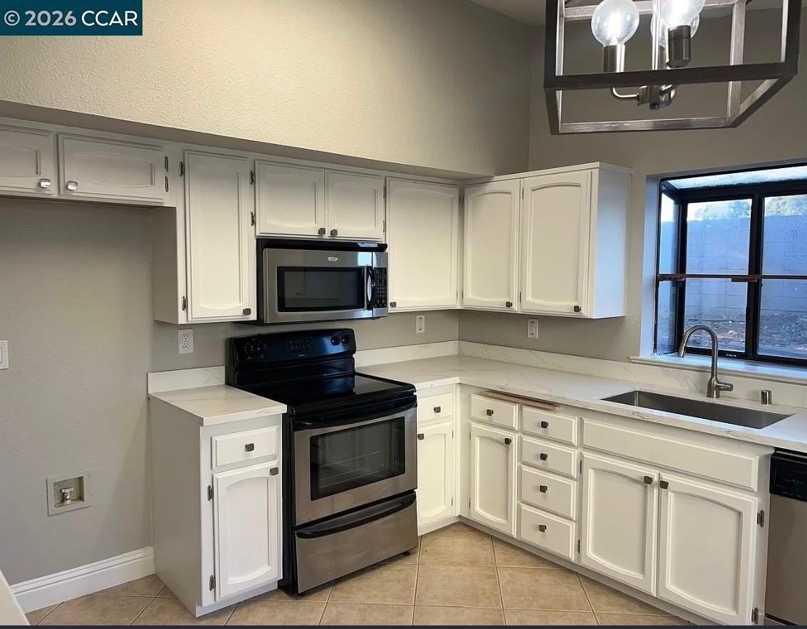 2405 Brazil Dr - Photo 3 of 17