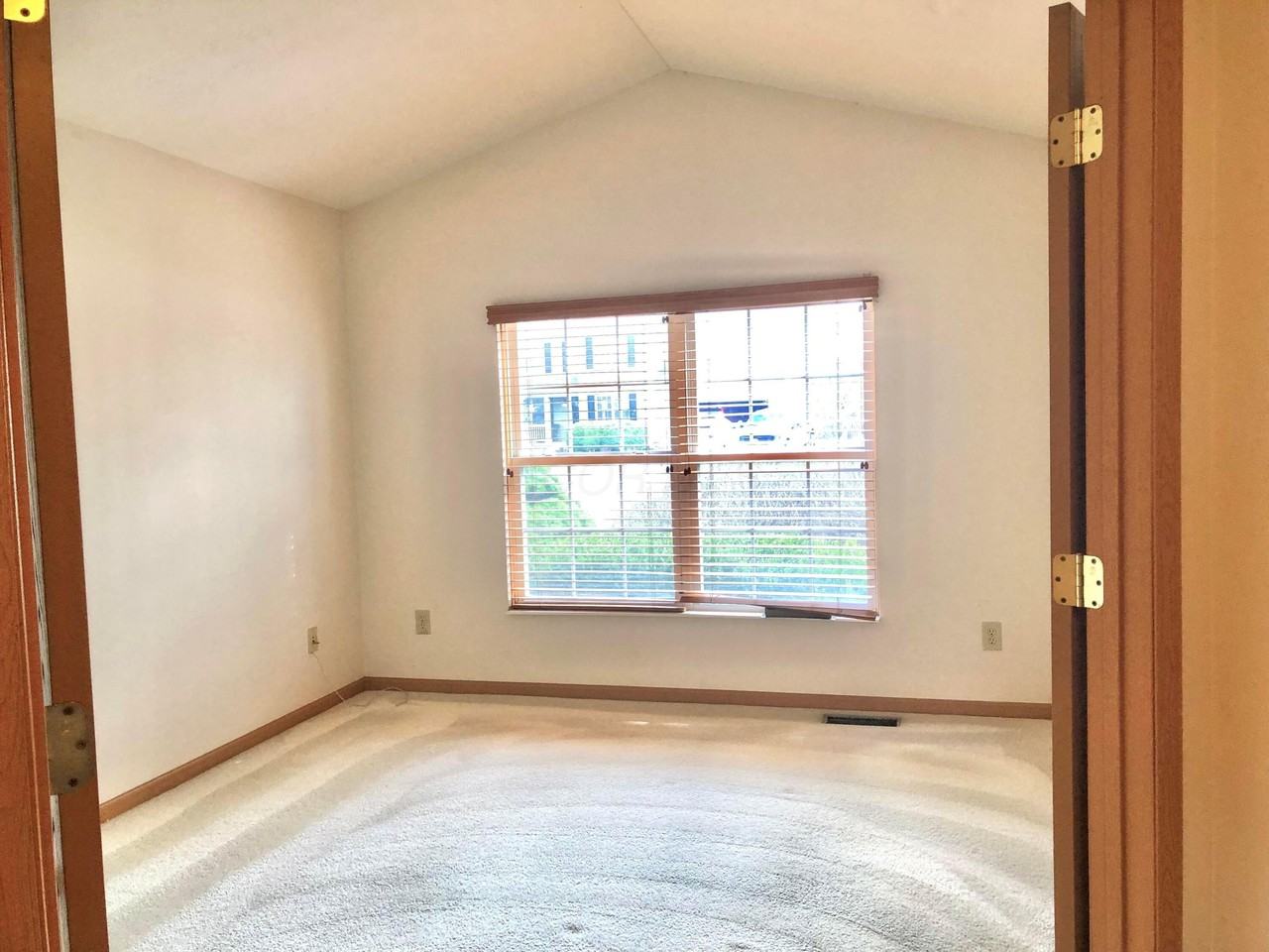 2090 Parklawn Dr - Photo 5 of 44