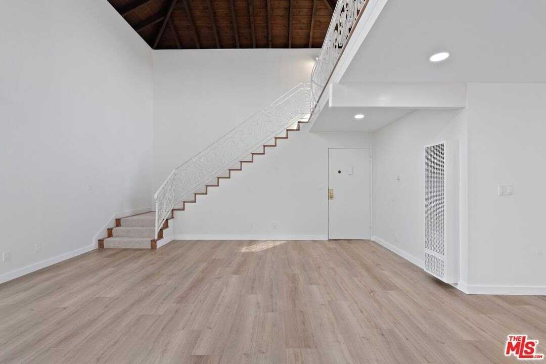 122 Buccaneer St Unit 3 - Photo 6 of 31