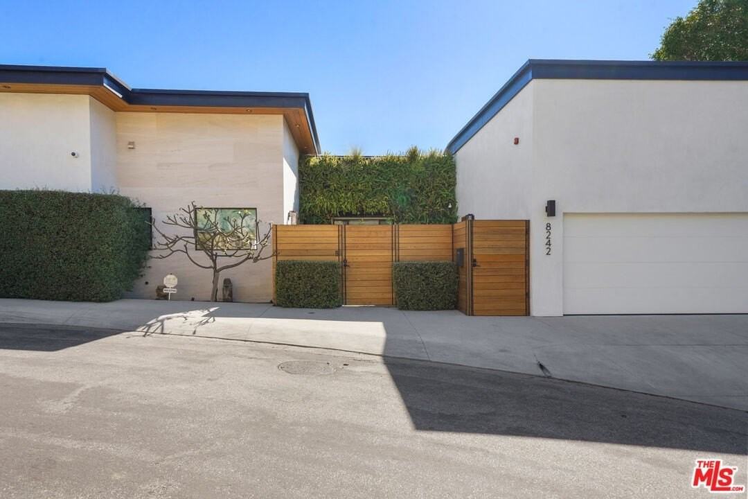 8242 Hillside Ave - Photo 4 of 50