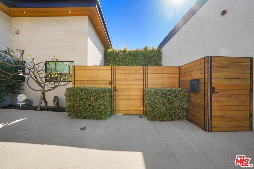 8242 Hillside Ave - Photo 6 of 50