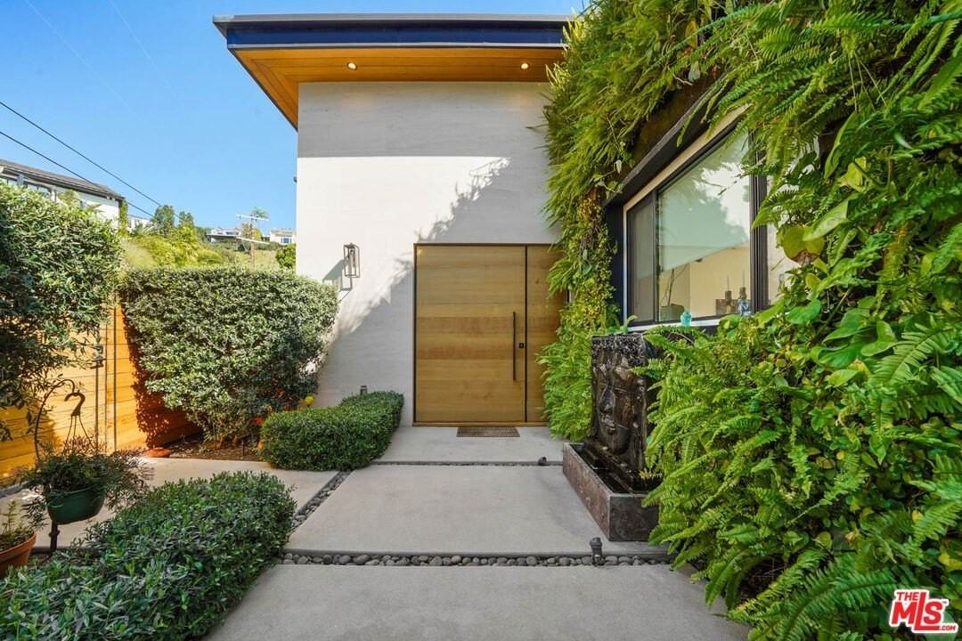 8242 Hillside Ave - Photo 7 of 50