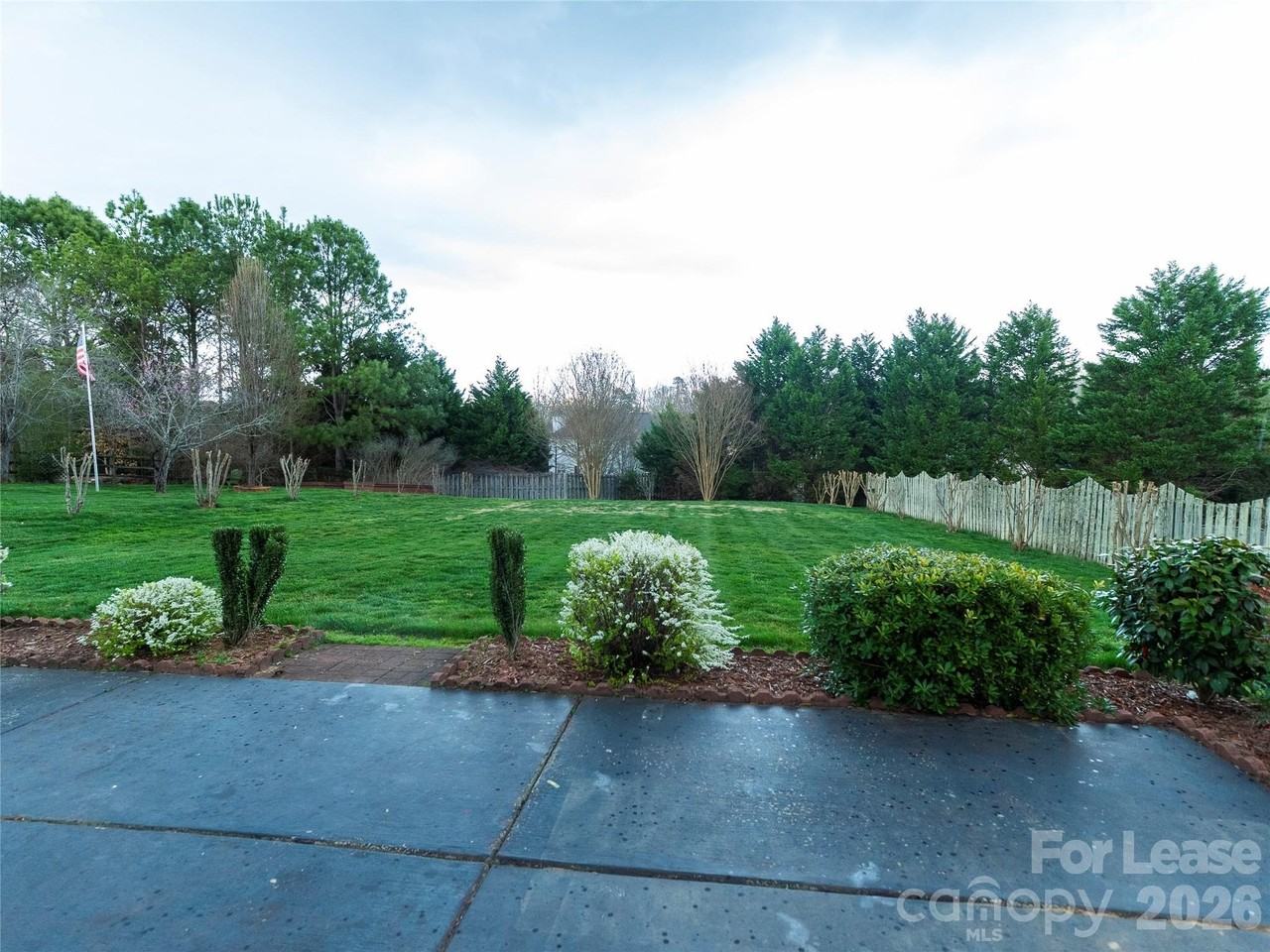 1990 Trace Creek Dr - Photo 4 of 17