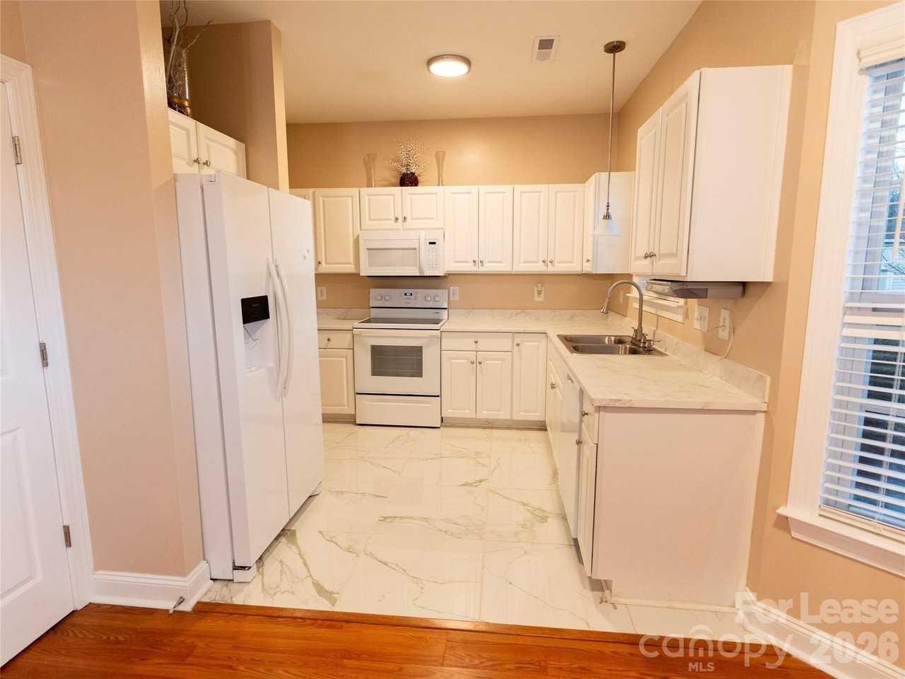 1990 Trace Creek Dr - Photo 6 of 17