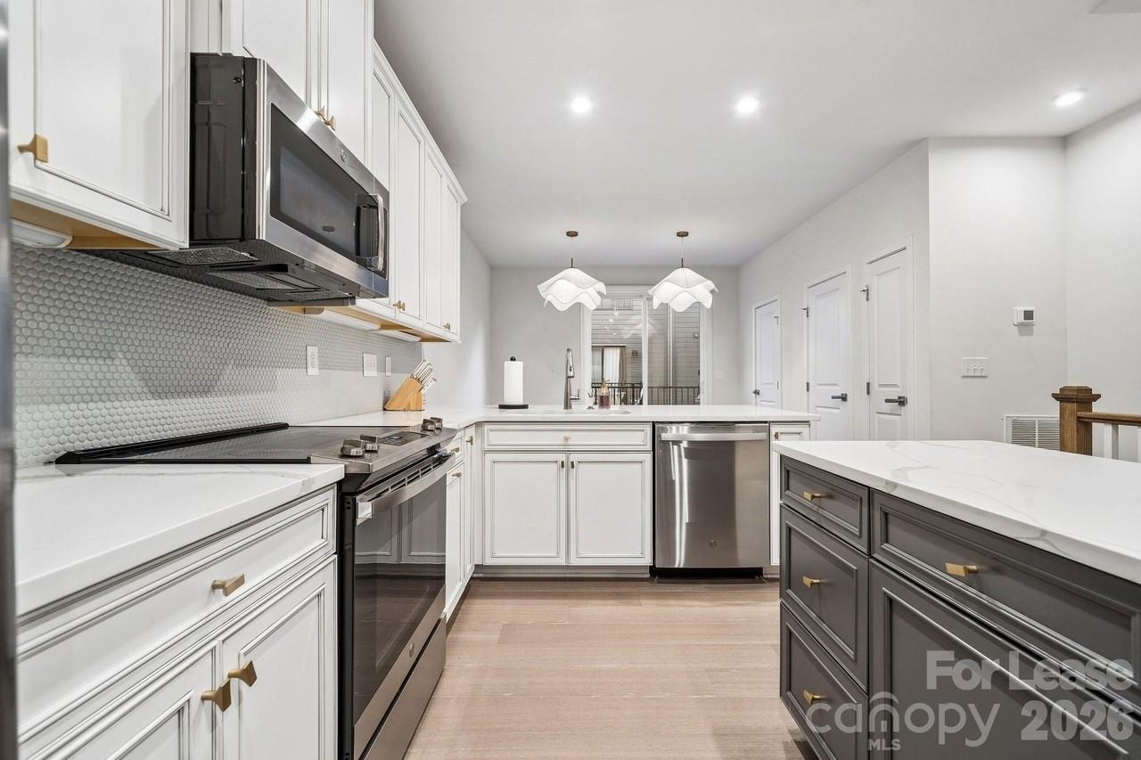 1310 Gleason Way - Photo 4 of 24