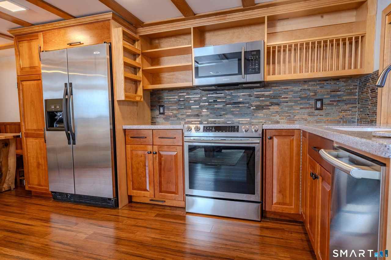 215 Old Newtown Rd - Photo 4 of 30