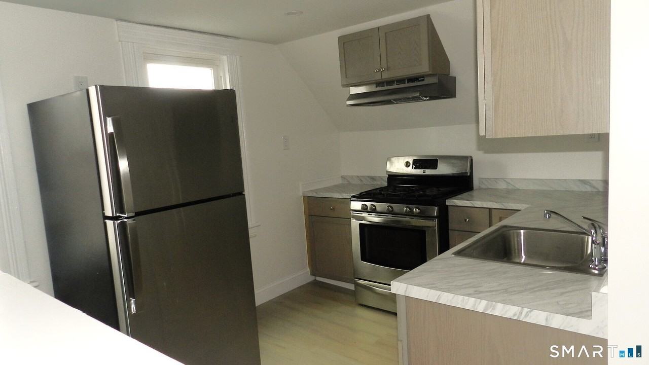 1655 Iranistan Ave - Photo 2 of 10